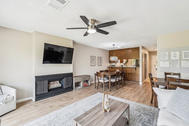 Building Photo - Lovely 2 bed / 2 bath Home in Stonegate