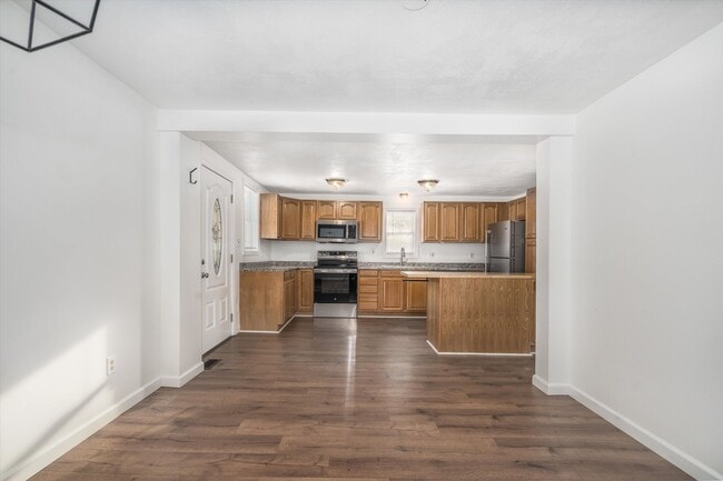 Building Photo - 657 W Swanzey Rd