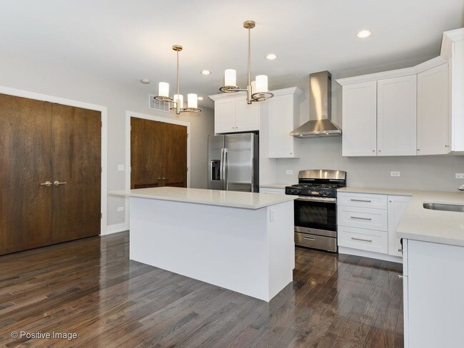 Building Photo - 6109 N Elston Ave