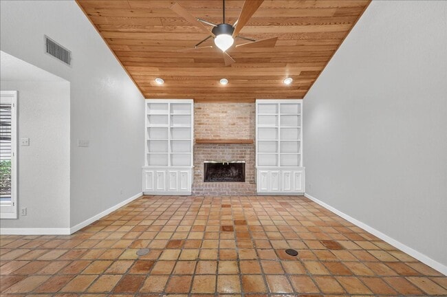 Building Photo - 5305 Greenbriar Dr