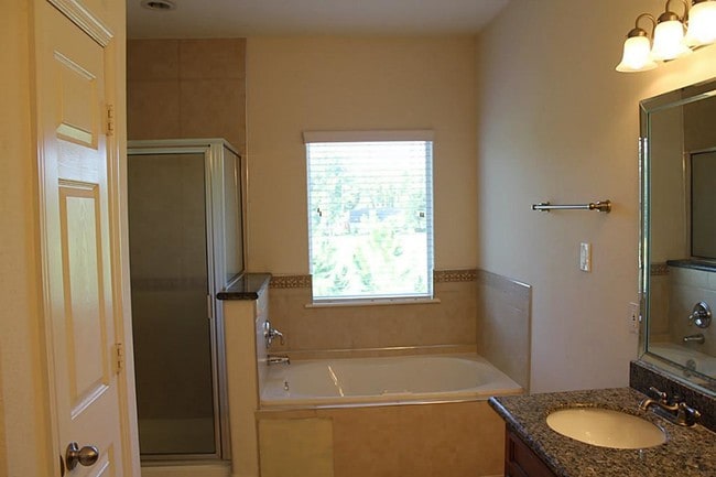 Building Photo - 16020 Fountainview Dr