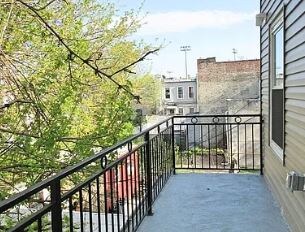 Building Photo - 2049 Strauss St