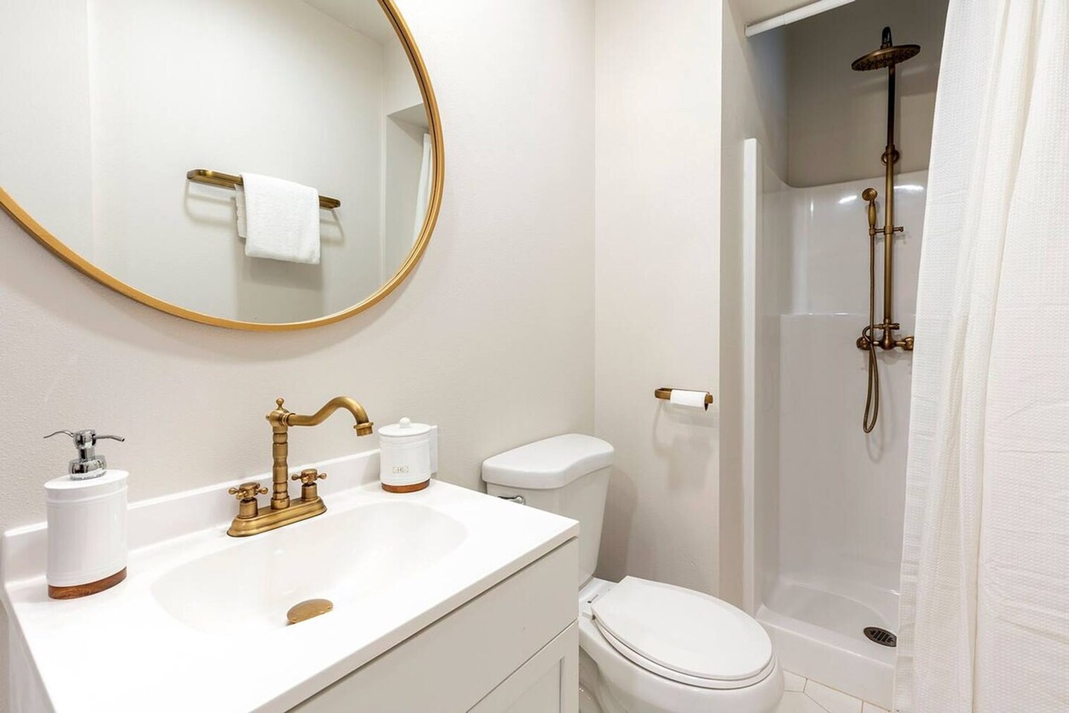 Building Photo - 611 N Cedar St