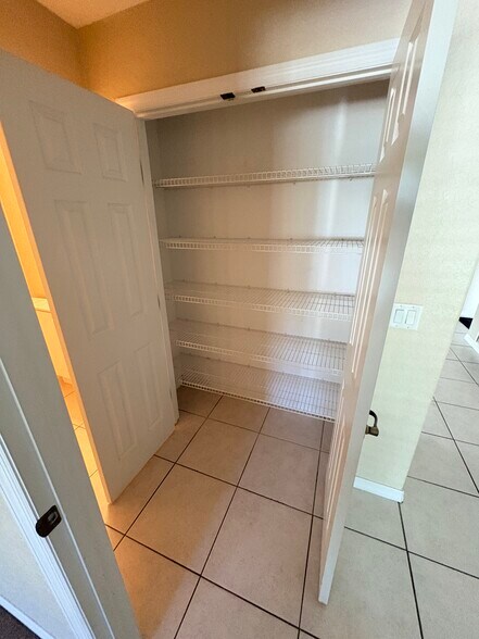 Building Photo - 533 Wayne Ave