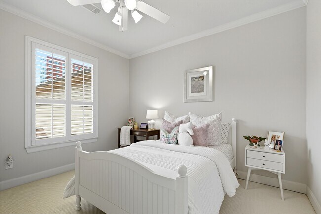 Building Photo - 1044 Memorial Village Dr