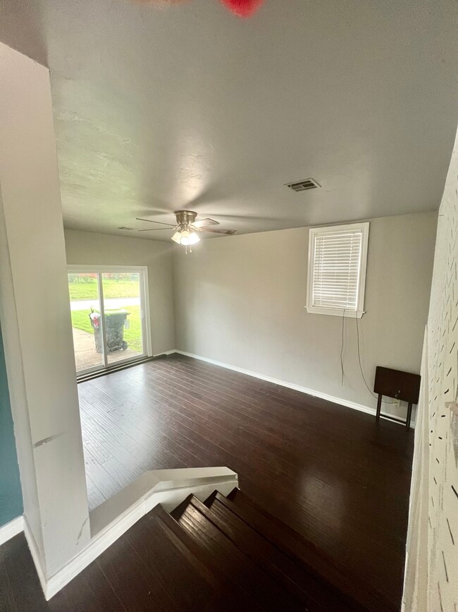 Building Photo - 317 Truman Pl