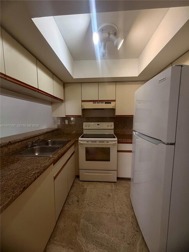 Building Photo - 8811 SW 123rd Ct