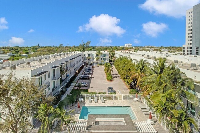 Building Photo - 2100 Van Buren St