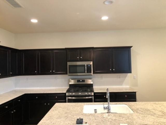 Building Photo - 2255 Lombard Ln