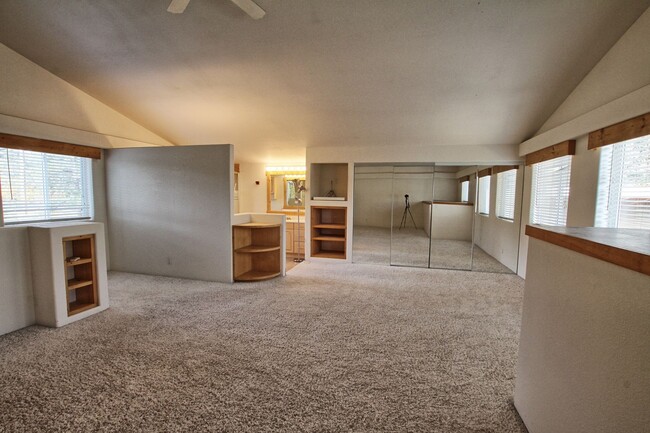 Building Photo - 3 bed 2 bath mountain rental