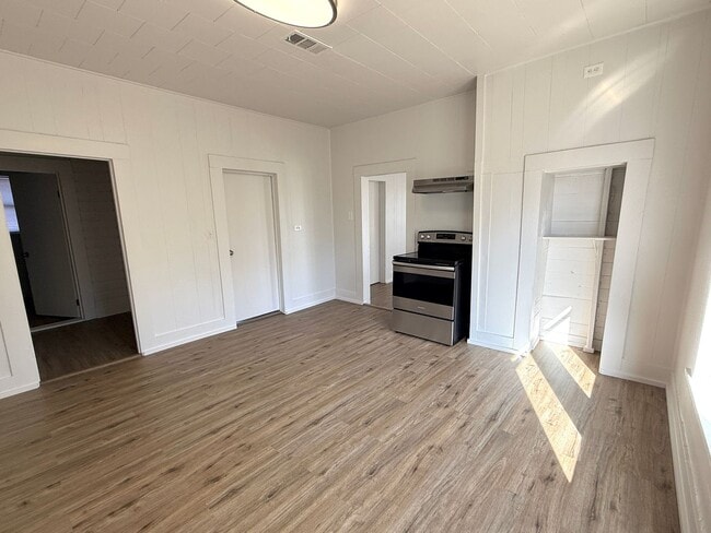 Building Photo - 503 N 5th St