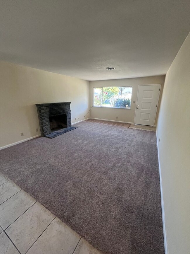 Building Photo - NICE UPDATED DUPLEX IN FAIR OAKS!!