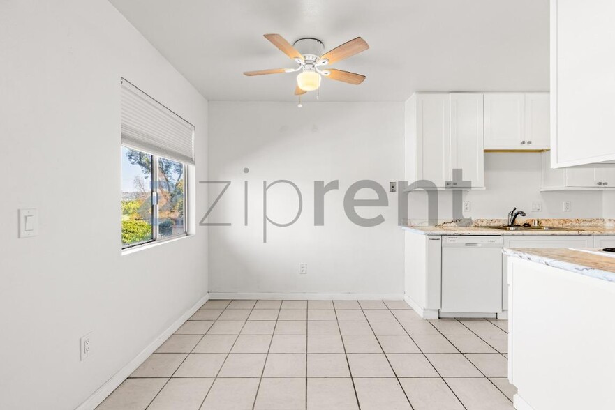 Building Photo - Unit A2
