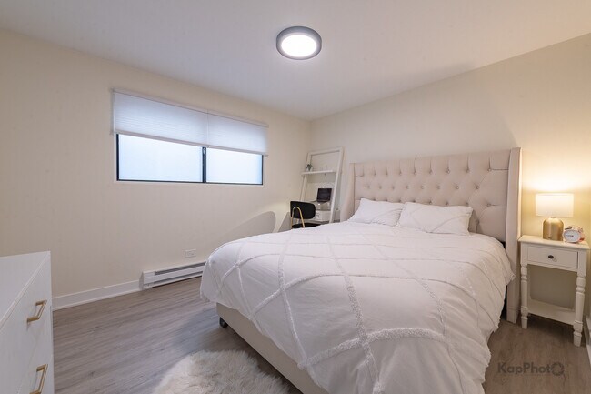 Building Photo - 6612 W 64th Pl