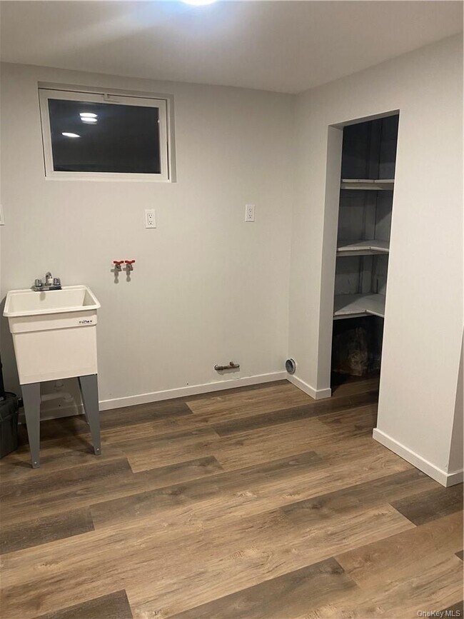 Building Photo - 18 Mountain Rd