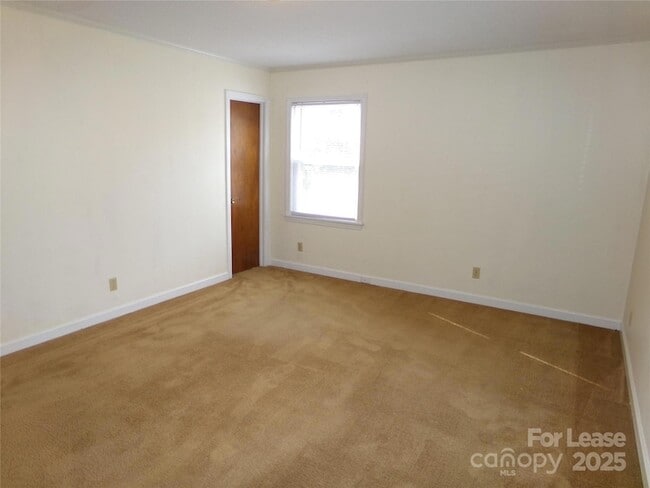 Building Photo - 507 Valleyview Dr