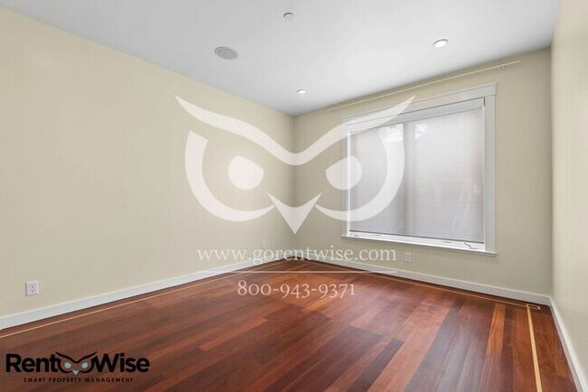 Building Photo - 727 Moraga St