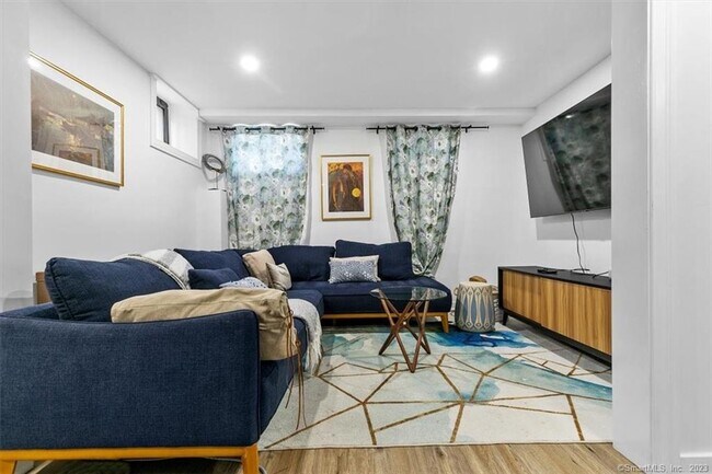 Building Photo - 20 Academy St