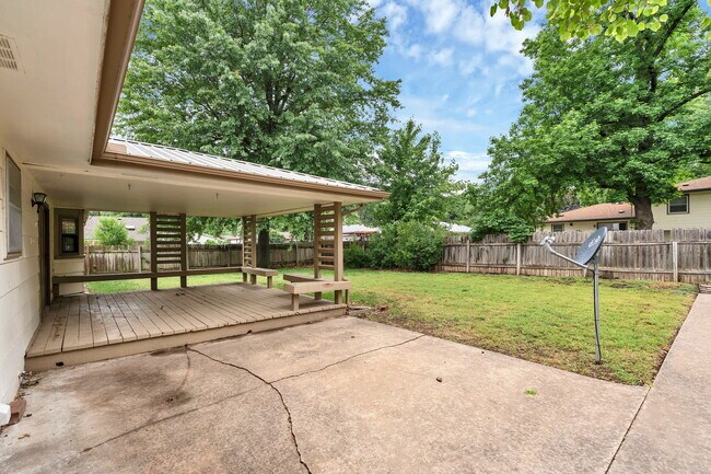 Building Photo - 1306 Brookfield Ln
