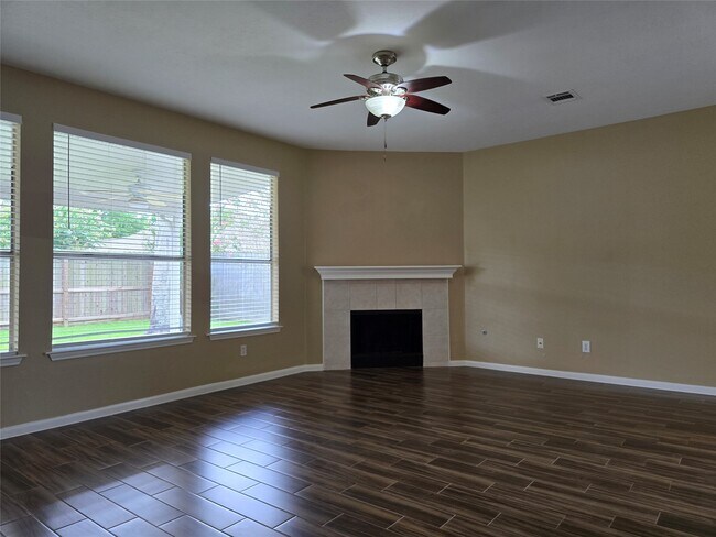 Building Photo - 1820 Branch Hill Dr