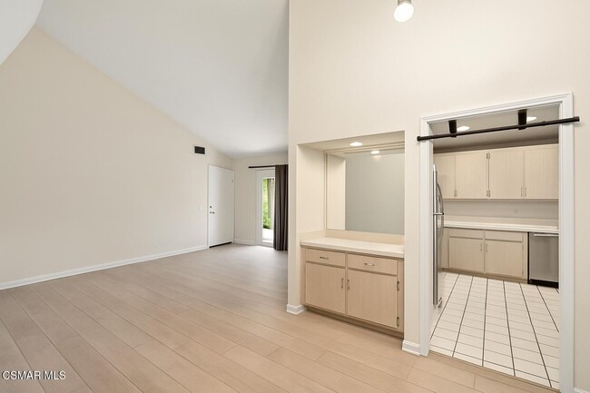Building Photo - 31552 Agoura Rd