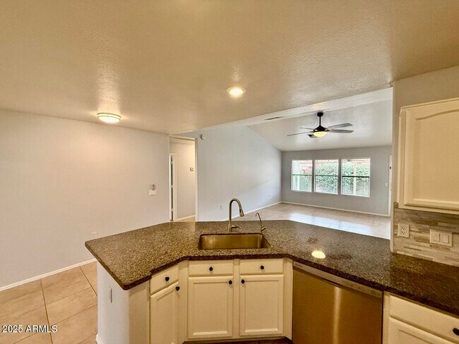 Building Photo - 646 N Cobblestone St