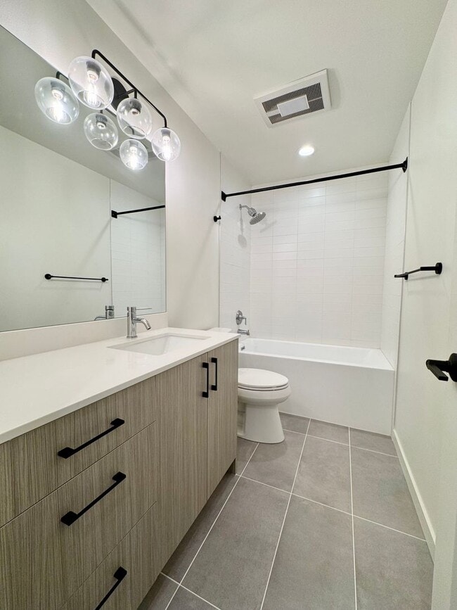 Building Photo - Ballard Townhome