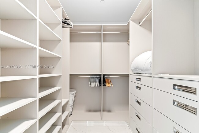 Building Photo - 15701 Collins Ave