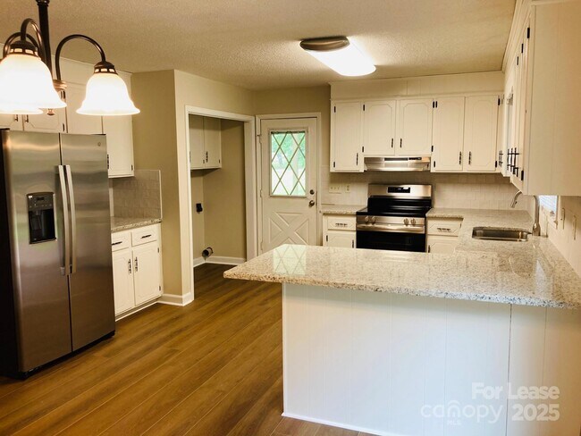 Building Photo - 7984 Secluded Ln