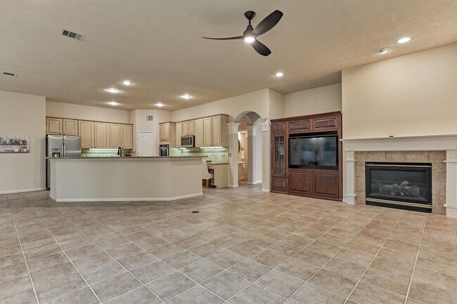 Building Photo - 6615 Haughton Dr