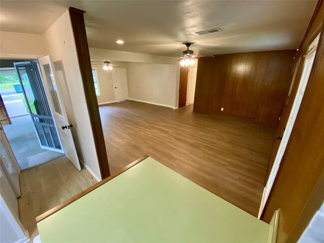 Building Photo - 260 Bradford Dr