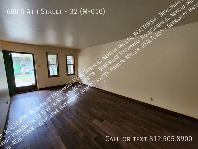 Building Photo - Downtown 1 bedroom Courtyard Apartment