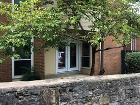 Building Photo - 515 Basswood Ave