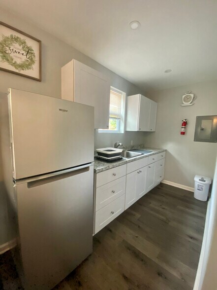 Building Photo - 2700 Keswick Ct