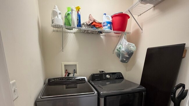 Building Photo - 2554 Evergreen Cir