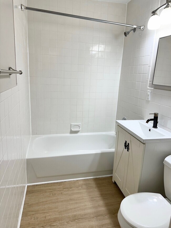 Building Photo - 525 Ryan Ln