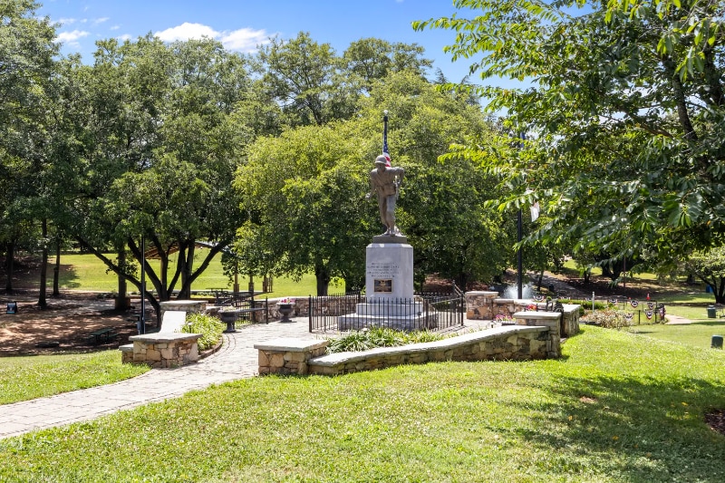 Building Photo - 307 Church St