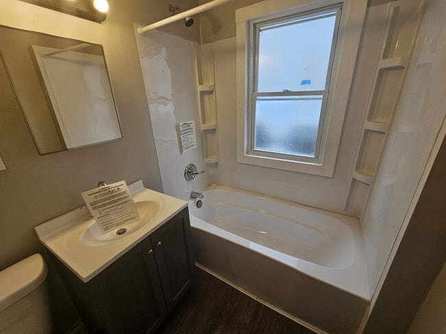 Building Photo - 931 Helmsdale Rd