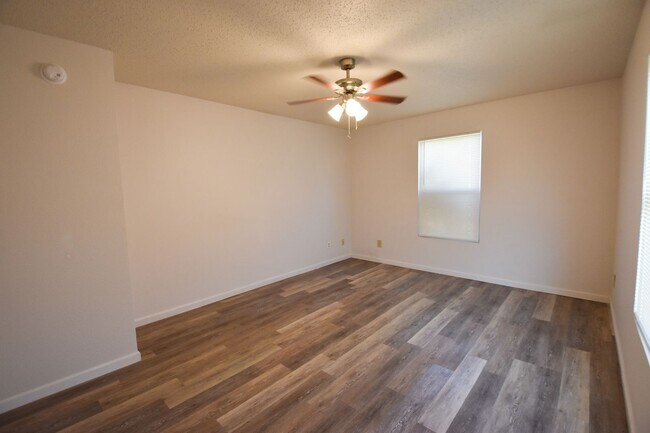 Building Photo - 551 Runnymede Ct