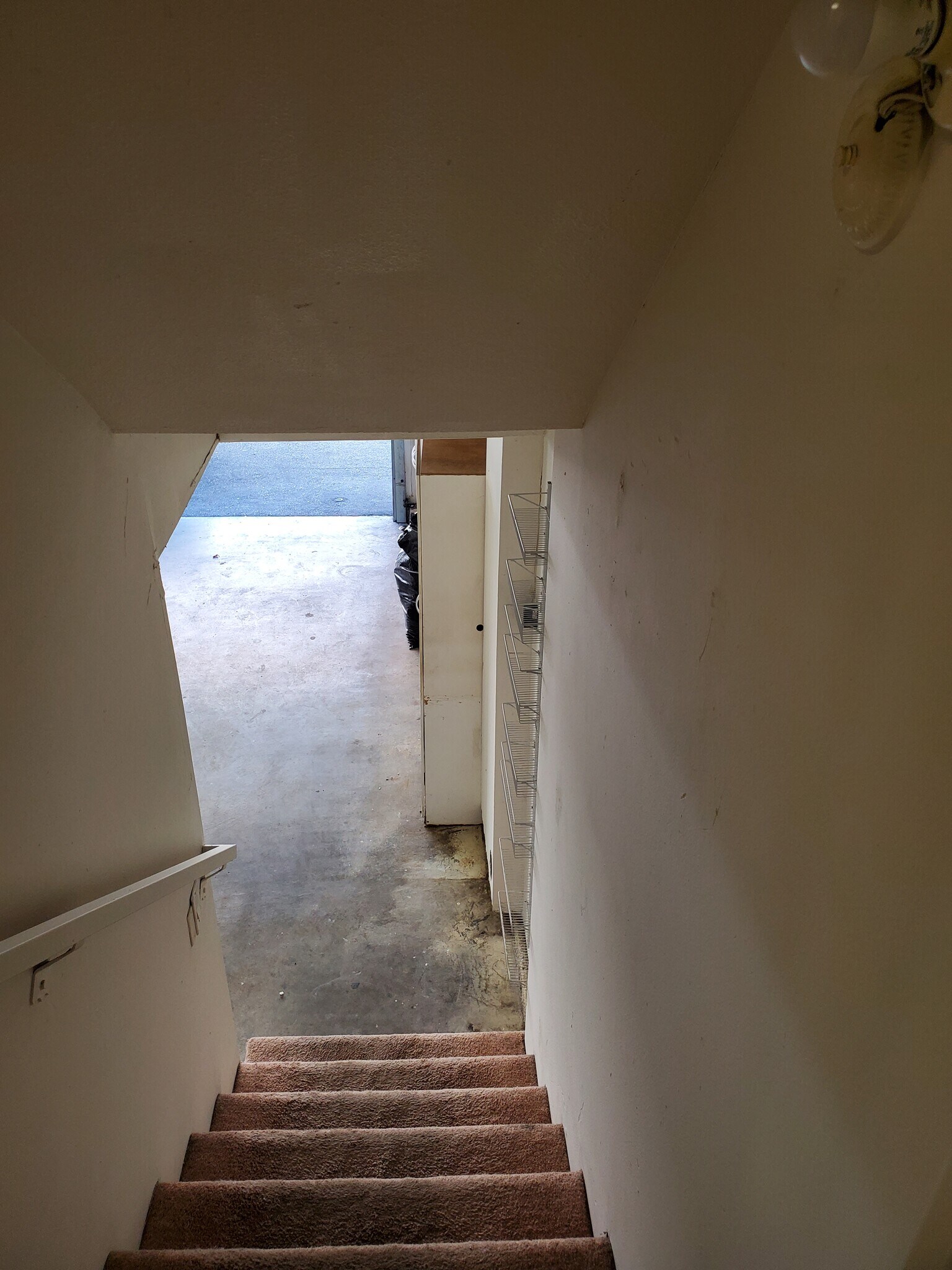 attached garage and entrance - 12330 Osborne St