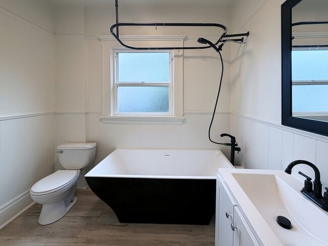 Building Photo - 577 Madison St