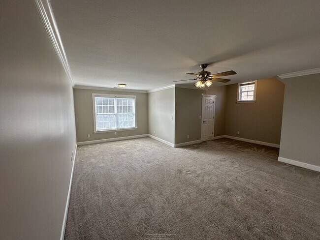 Building Photo - 5511 Ginkgo Rd