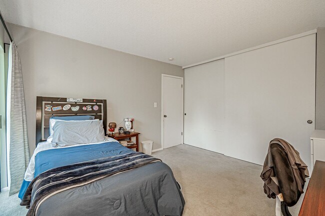 Building Photo - 3BD, 2.5BA Arapahoe Lake Park Townhome Nea...