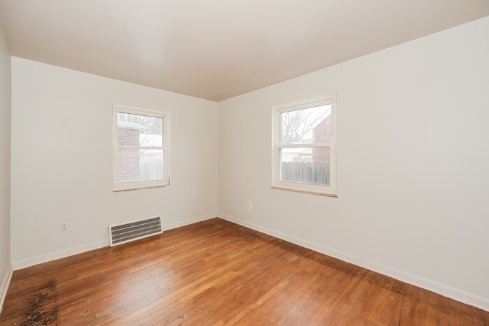 Building Photo - 20831 Lakeshore Blvd