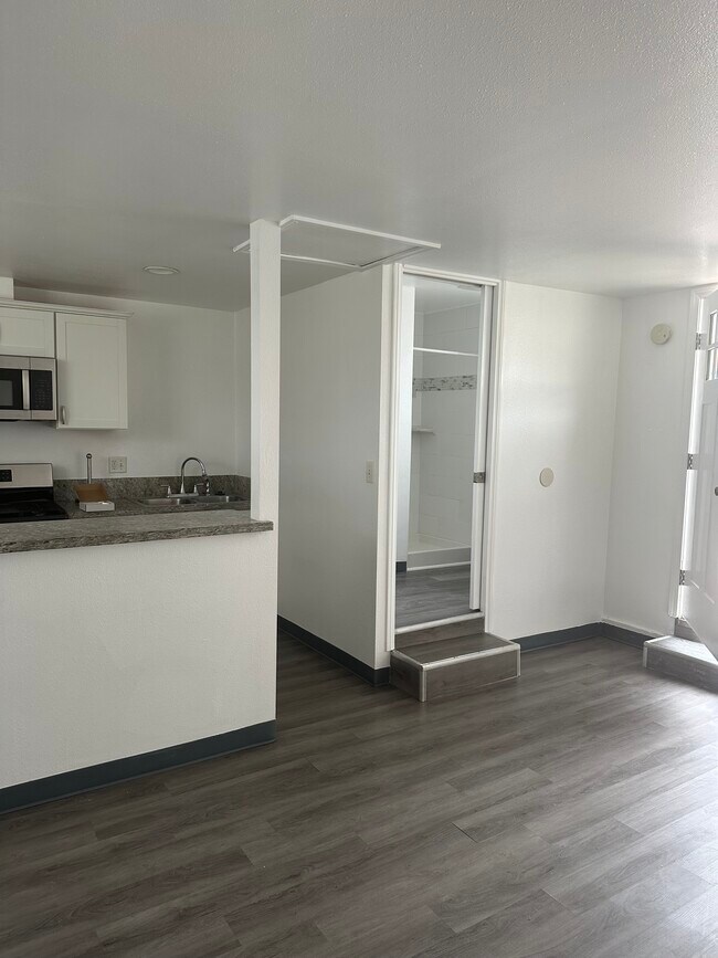 Building Photo - 1911 W 94th St