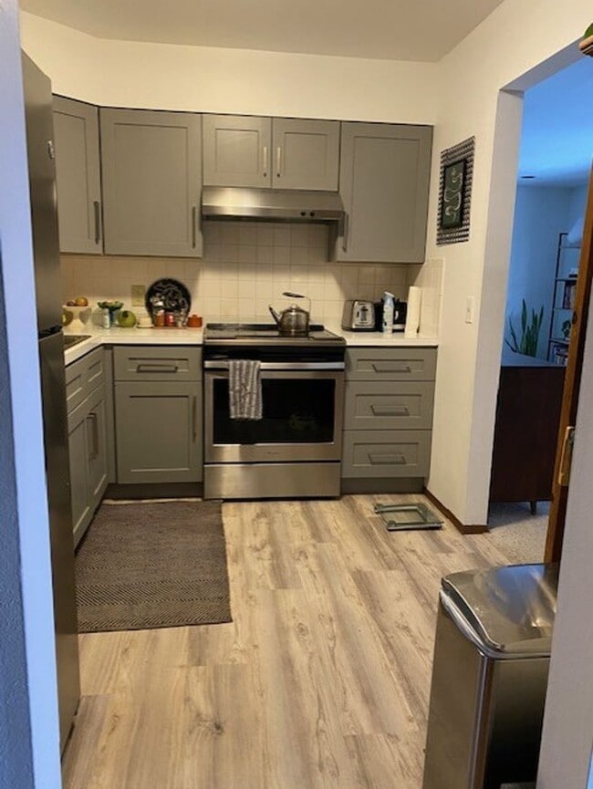 Building Photo - Three Bedroom Unit Available In Triplex in East Boulder