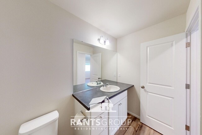 Building Photo - Great Location! Easy JBLM Commute!