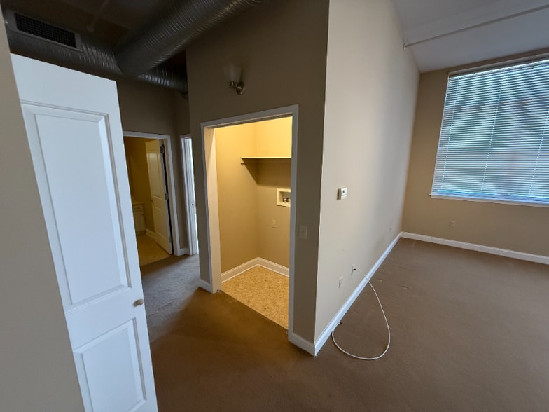 Building Photo - 11 Fremont St