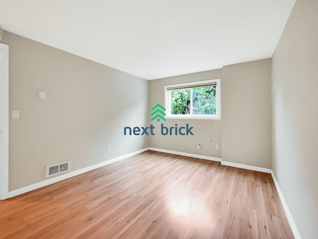 Building Photo - Spacious 2 Bed 1 Bath for Rent!