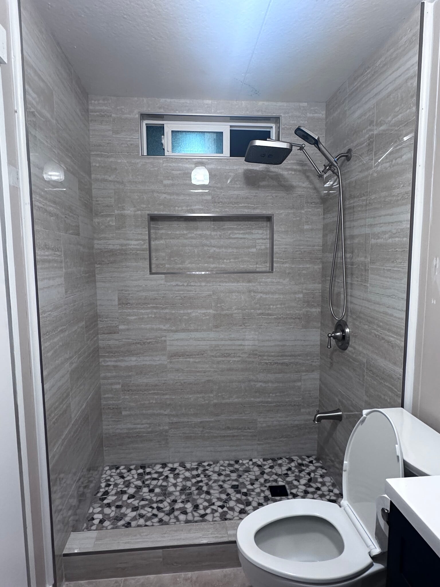 Building Photo - 2668 Kalihi St